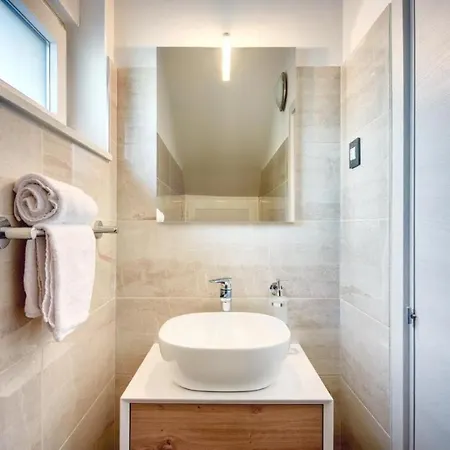 Villa Sunce Mit Beheiztem Pool In Pula,istrien