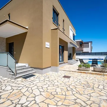 Sunce Mit Beheiztem Pool In Pula,istrien Willa Pula