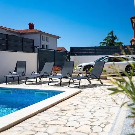 Sunce Mit Beheiztem Pool In Pula,istrien Pula