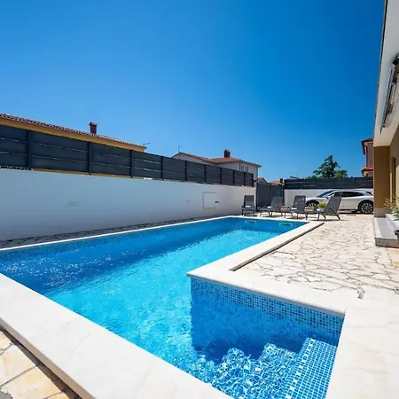 Willa Sunce Mit Beheiztem Pool In Pula,istrien Pula